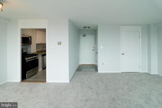 Building Photo - 6621 Wakefield Dr