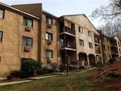 Building Photo - 19 Country Club Dr