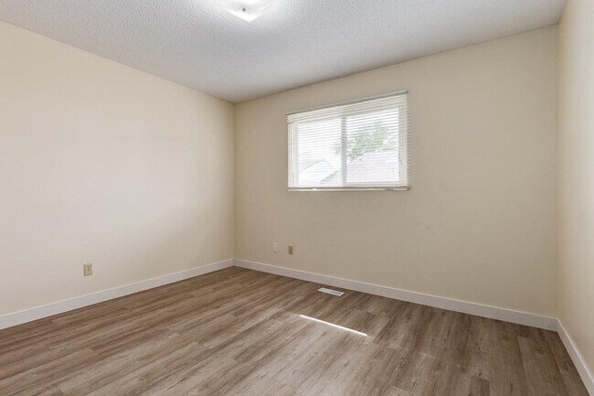 Building Photo - South Ridge Townhomes
