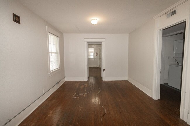 Building Photo - 1407 E Walnut St