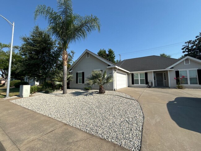Foto del edificio - Central Roseville Single Story, 3 Bedroom, 2 Bath, 2 Car Garage Close to schools & Shopping