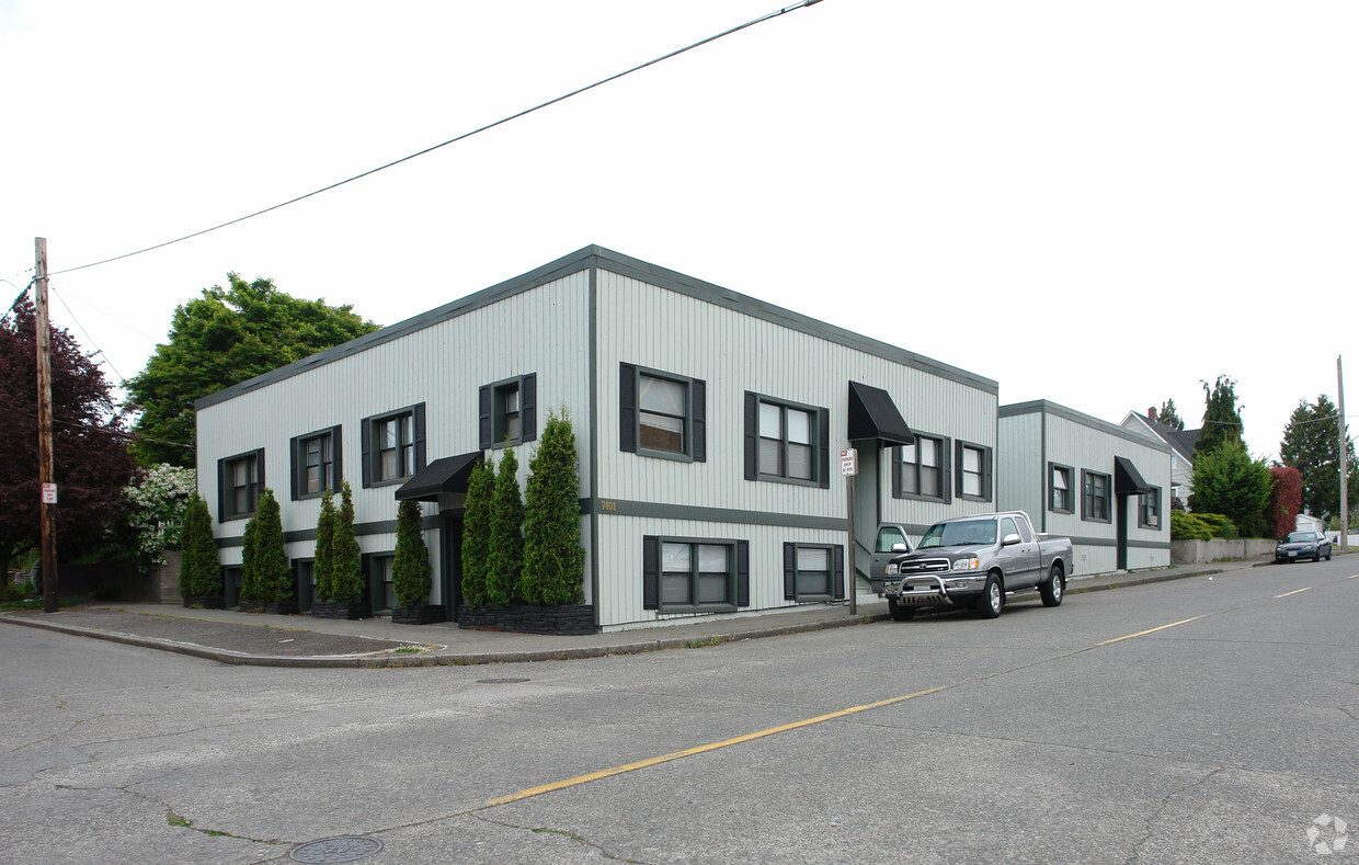 Primary Photo - 7401 Linden Ave