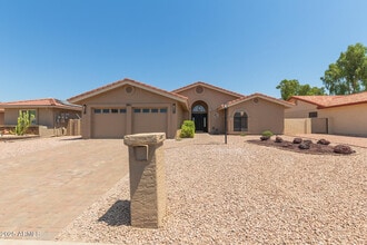 Building Photo - 8883 E Fairway Blvd