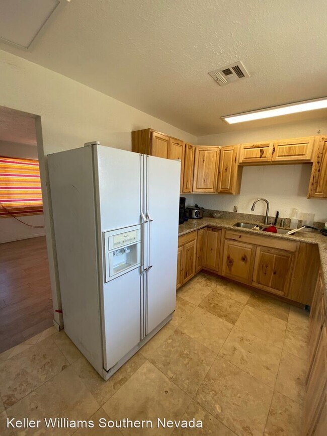 Foto del edificio - 3 br, 1 bath House - 3174 1/2 N. Las Vegas...