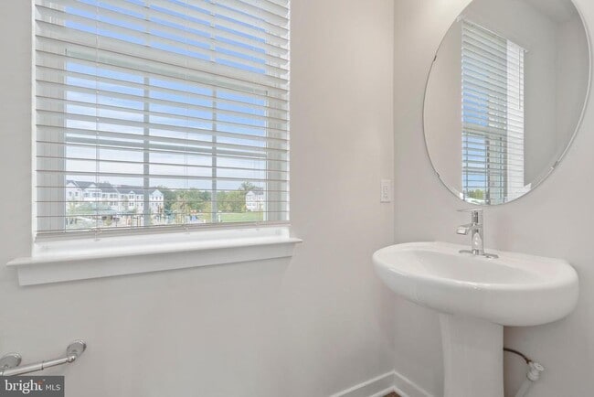 Building Photo - 7518 Daybreak Dr