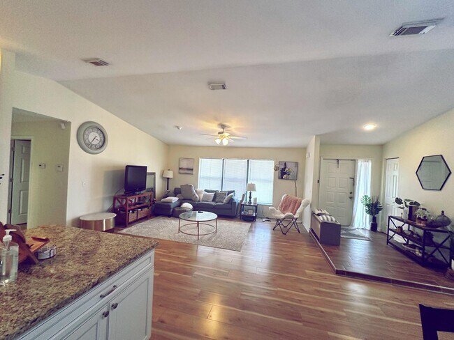 Foto del edificio - 607 SW Lucero Dr