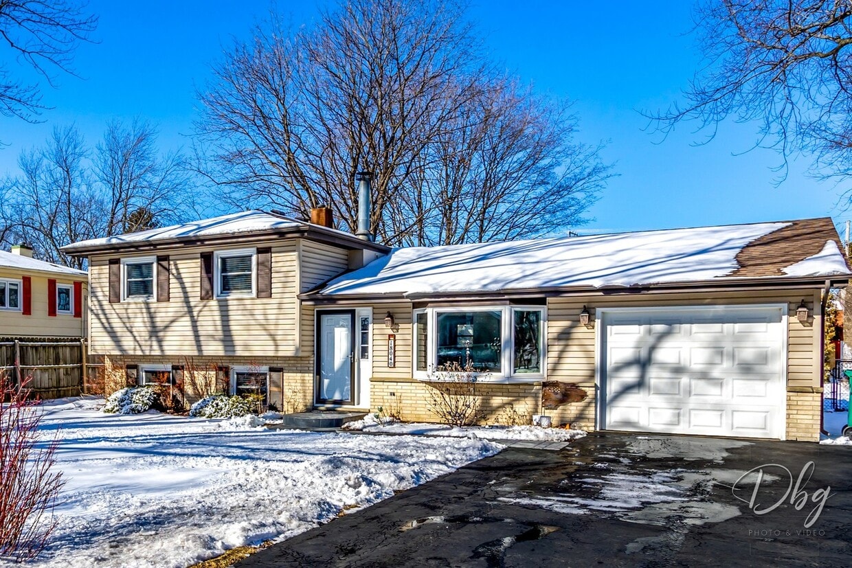 18040 W Kewaunee Dr, Gages Lake, IL 60030 House Rental in Gages Lake