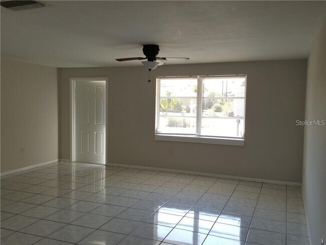 Building Photo - 262 Manor Rd
