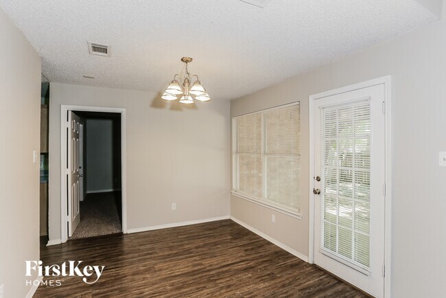 Foto del edificio - 706 Windridge Ln