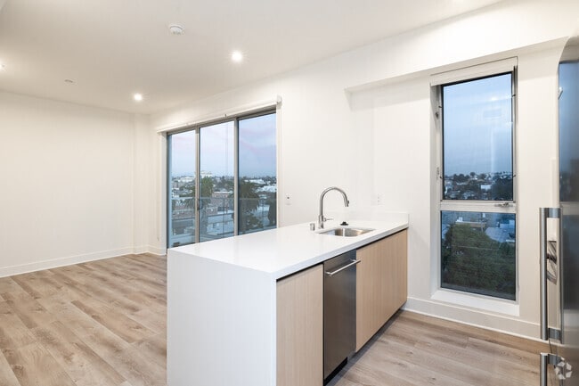 2BR, 1BA - The Hummingbird LA - Brand New