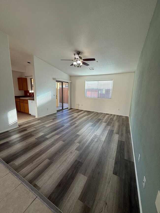 Foto del edificio - 751 Skyview Ln