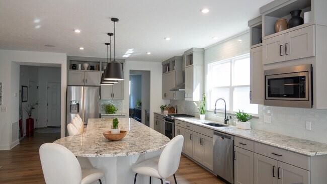 Foto del edificio - 7830 Hunting Lake Dr