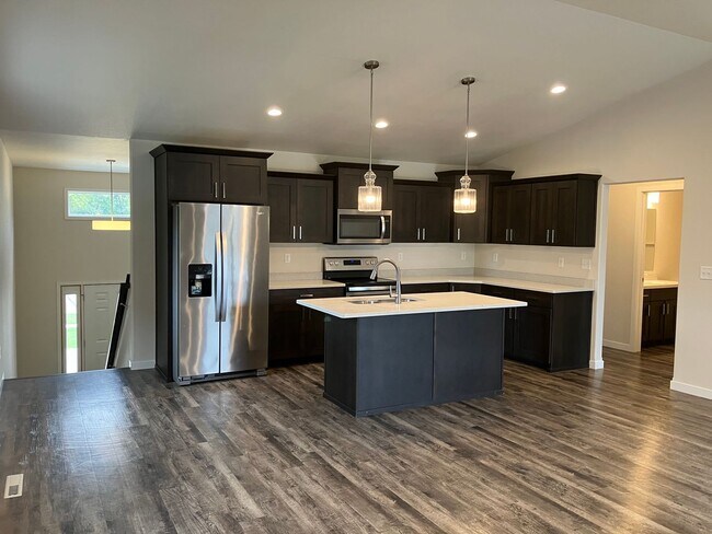 Foto del edificio - 4 Bed 3 Bath Single Family Home