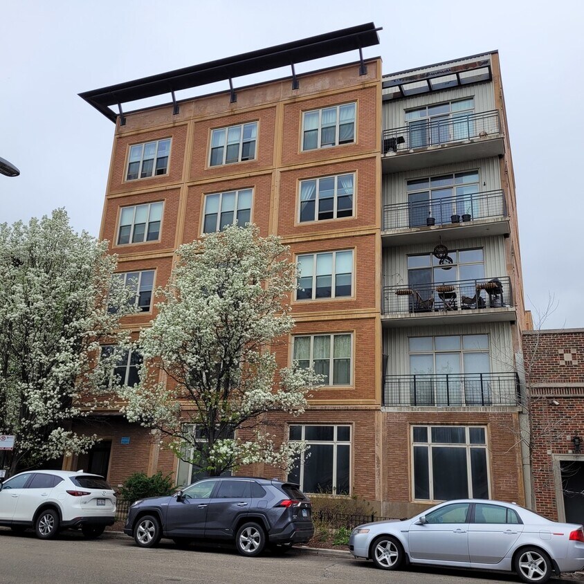 Primary Photo - 1228 W Monroe St