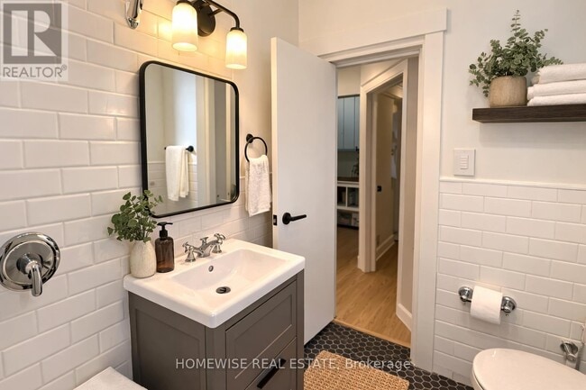 Photo du bâtiment - 1542 King St W