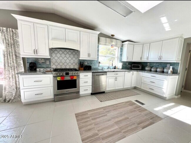 Foto del edificio - 5824 E Montgomery Rd