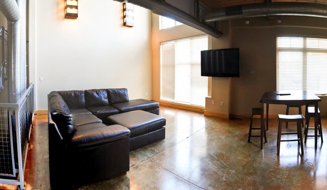 Foto del edificio - 25 E John St