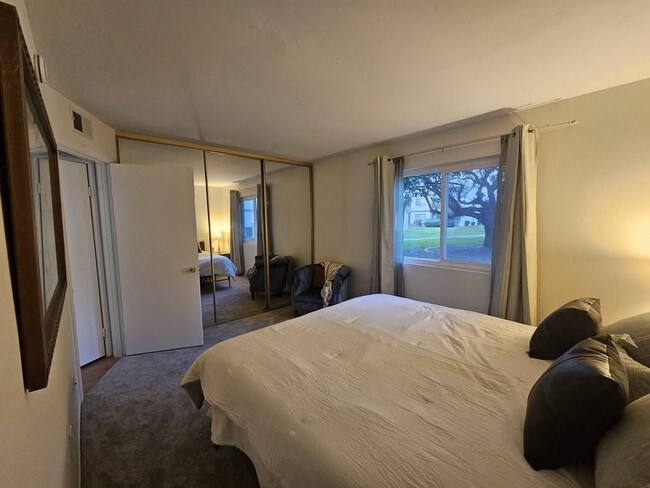 Foto del edificio - 1811 E Grand Ave