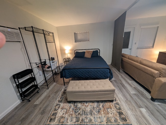 Foto del edificio - 739 Daisy Dr