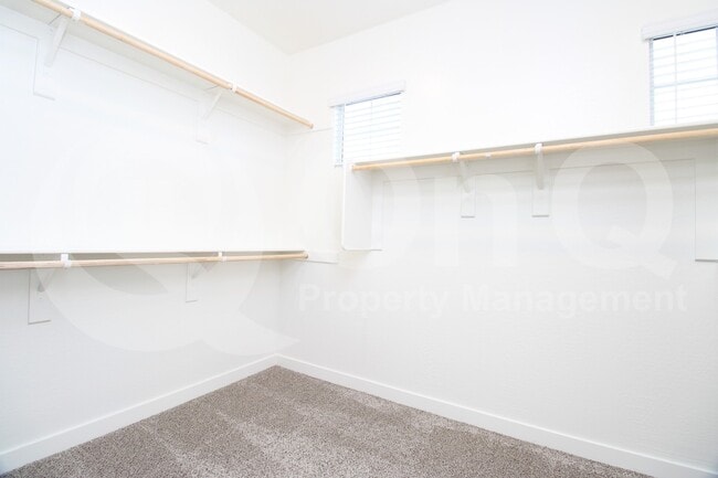 Building Photo - 1128 N Burbank Ct