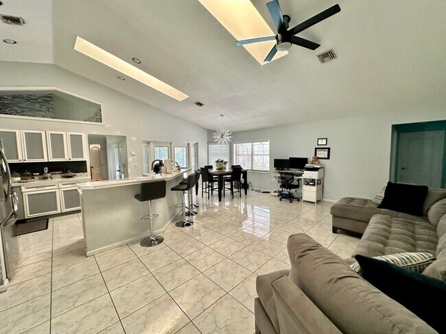 Foto del edificio - 13965 Aster Ave