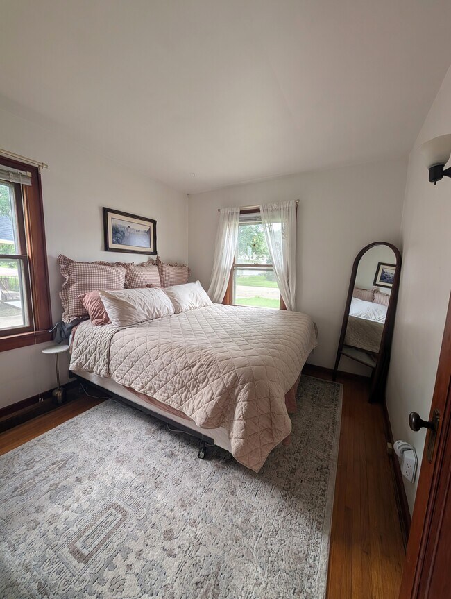 Dormitorio - 807 Pleasant St