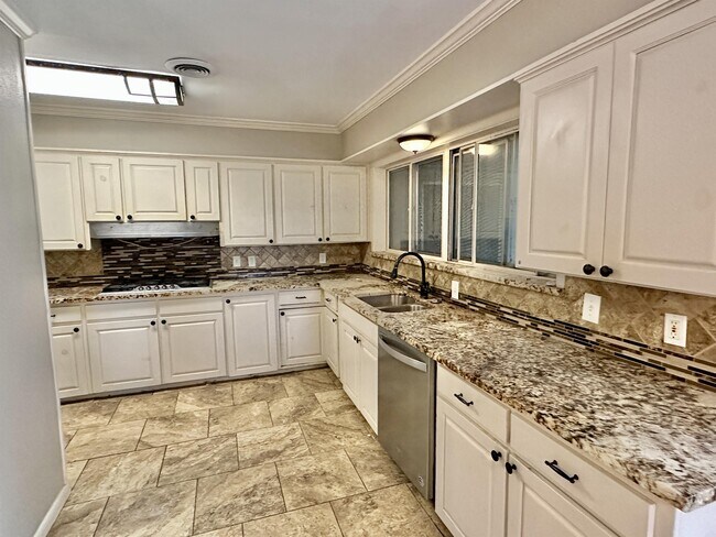 Foto del edificio - 1926 Laurelwood Dr