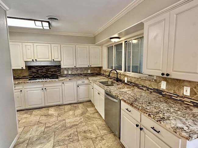 Photo - 1926 Laurelwood Dr House