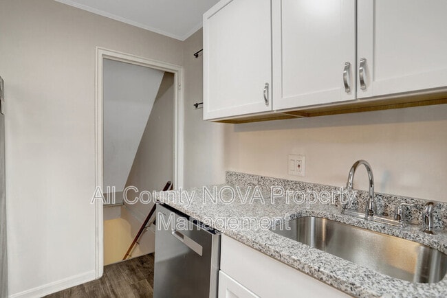 Foto del edificio - 2238 Farrington Ave