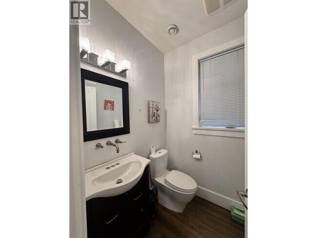 Building Photo - 2900 W 41st Ave