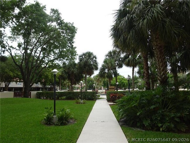 Foto del edificio - 10777 W Sample Rd