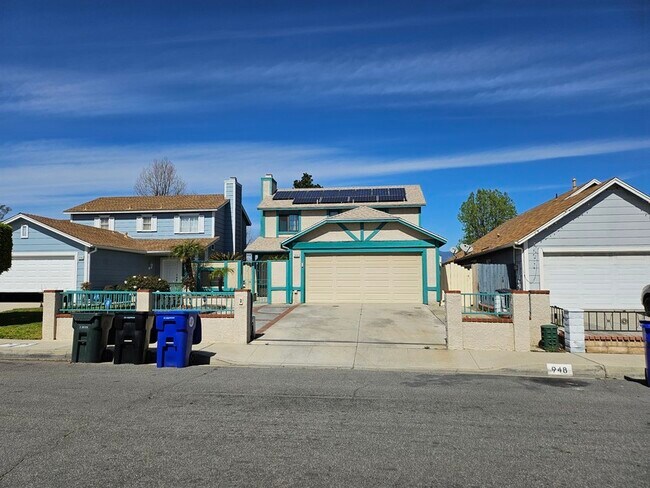 Building Photo - 948 W Manzanita St
