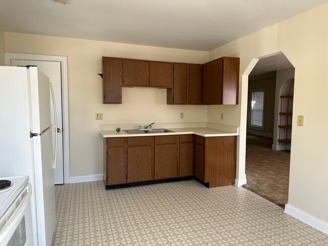 Building Photo - 408 N West Ave