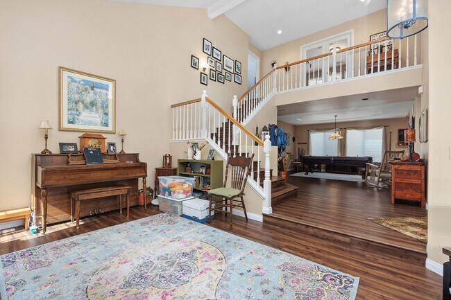 Foto del edificio - 4 bed 2.5 bath Single Family House with 2 car garage