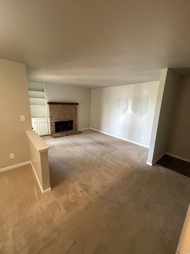 Building Photo - 1 Bed & 2 Bath Condo in Birmingham / Pet-F...