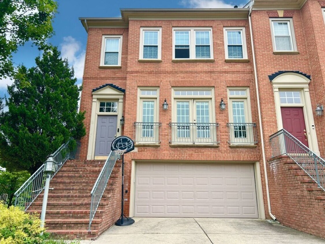 Primary Photo - 13531 Flowerfield Dr
