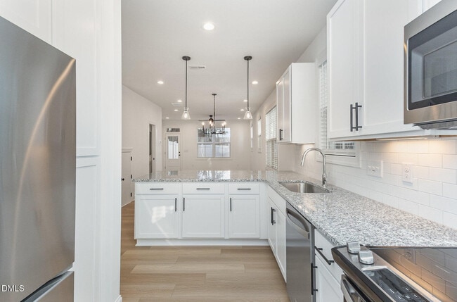 Building Photo - Room in Townhome on Gossamer Ln