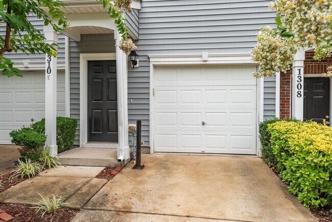 Building Photo - 2 BR Townhome just minutes from RTP!!  Ava...