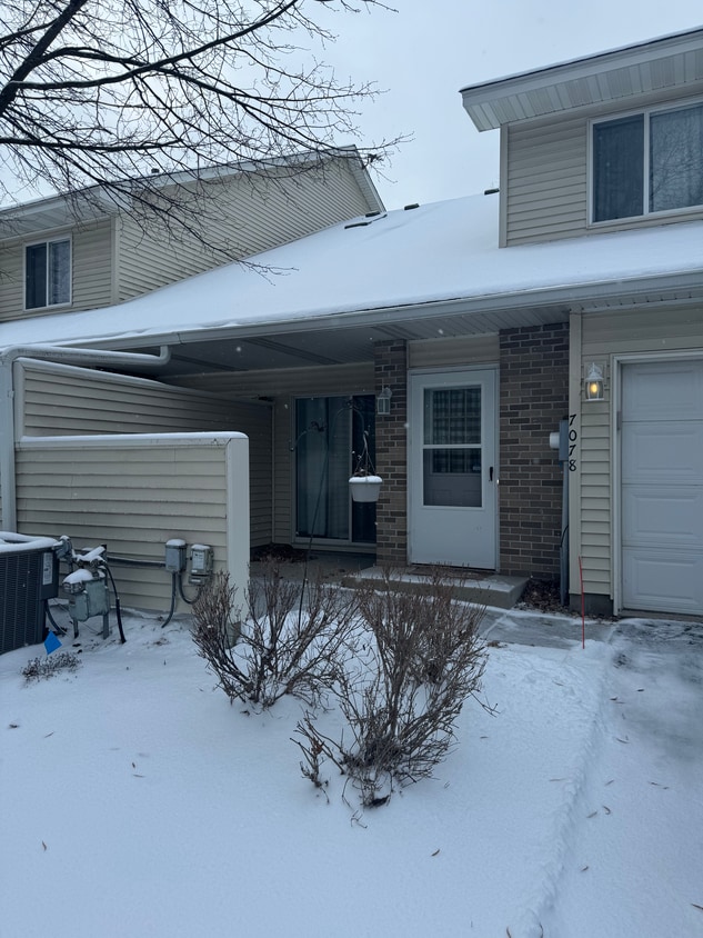 Frente - 7078 48th St N