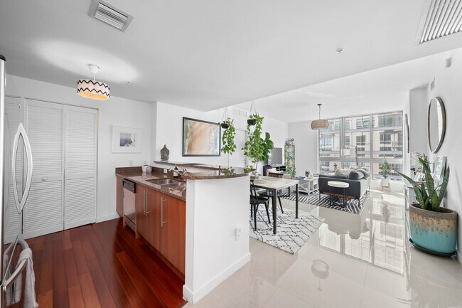 Building Photo - 300 S Biscayne Blvd