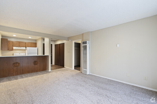 1BR, 1BA - 640 SF - Plumas Garden Apartments