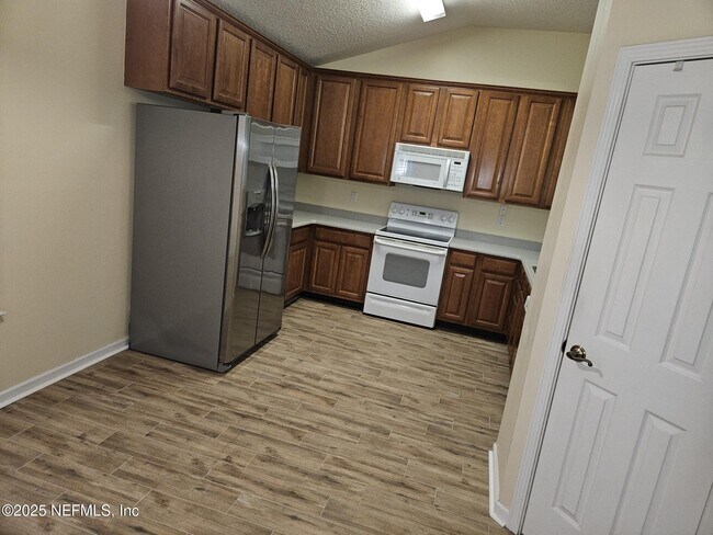 Building Photo - 2151 Stone Creek Dr