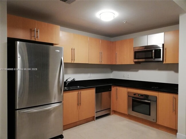 Building Photo - 300 S Biscayne Blvd