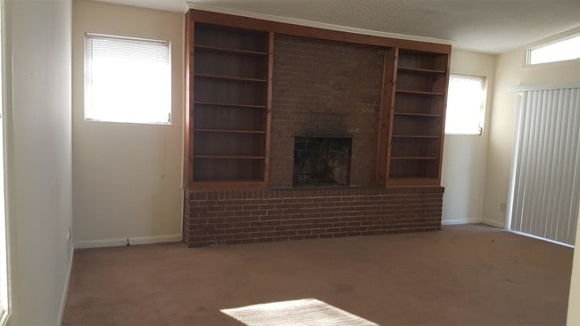 Building Photo - 208 Latonea Dr