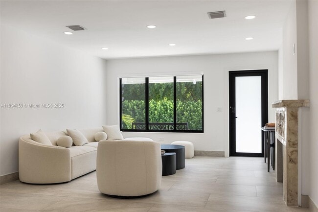 Foto del edificio - 615 SW 21st Rd