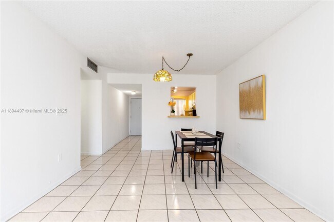 Building Photo - 1630 W 46th St