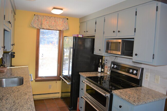 Building Photo - 6 Pleasant Dr