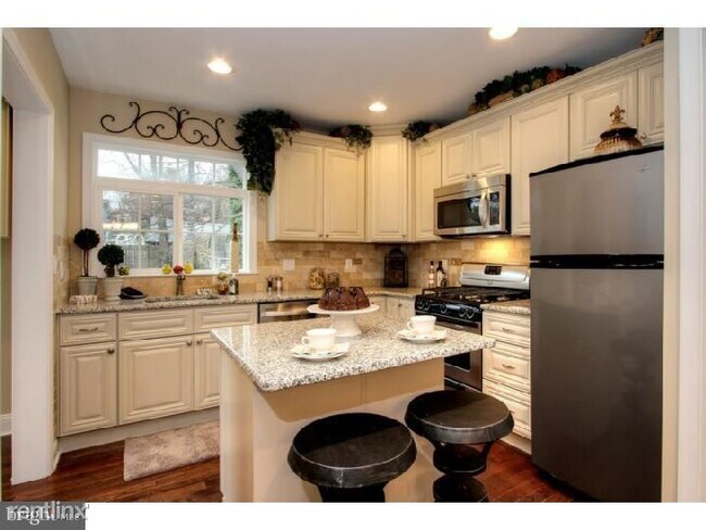 Foto del edificio - 3 br, 1.5 bath House - 1017 Euclid Avenue
