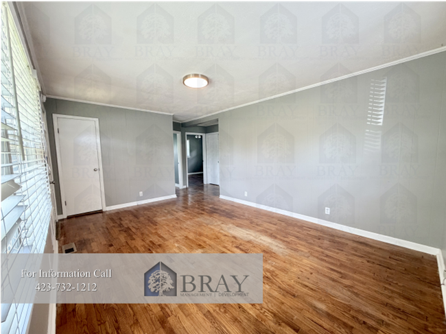Foto del edificio - Centrally located renovated 2-Bedroom with Hardwood Floors -- Johnson City