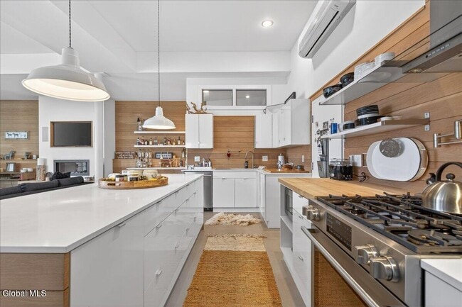 Building Photo - 5 Swanner Ln